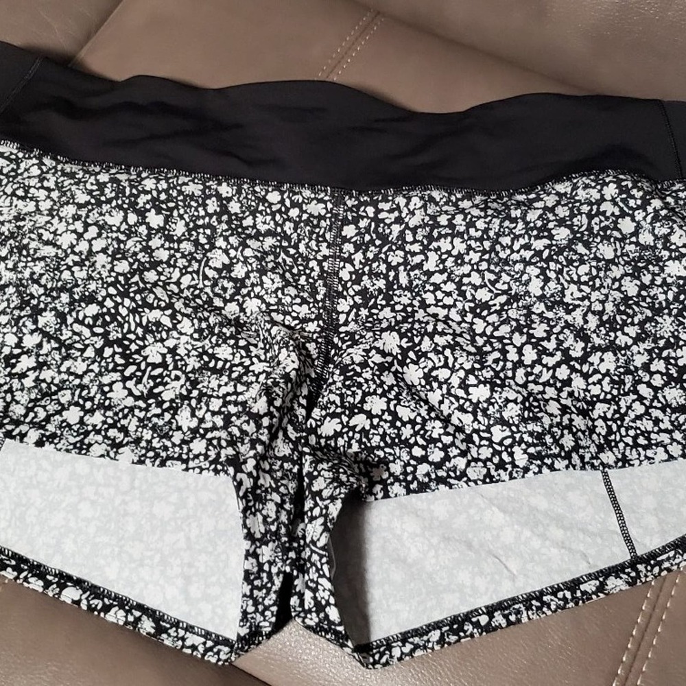 NWOTS LULULEMON speed up shorts, 2.5 inseam